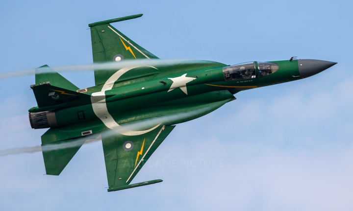 Pakistan Azərbaycana JF-17 təyyarələrini təklif etdi