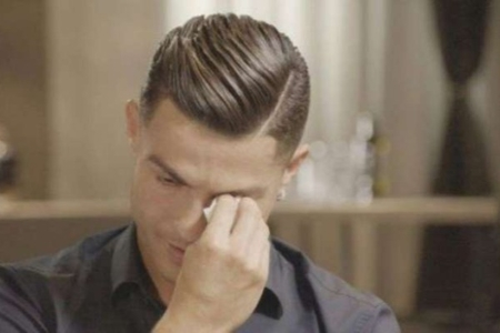Ronaldo reportaj zamanı göz yaşlarına boğuldu- VİDEO