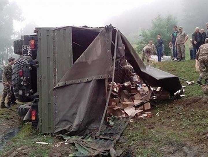Ermənistanda 4 hərbi yük maşını toqquşdu: 1 ölü, 13 yaralı