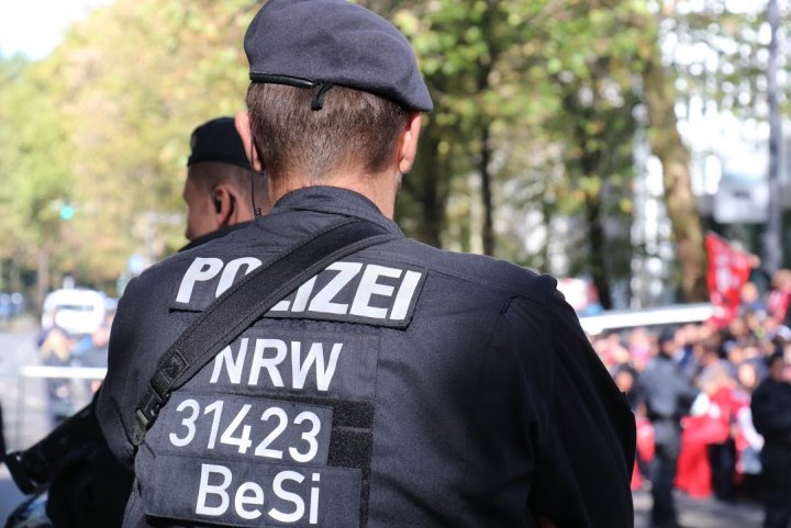 36 azərbaycanlıdan alman polisinə şikayət olunub