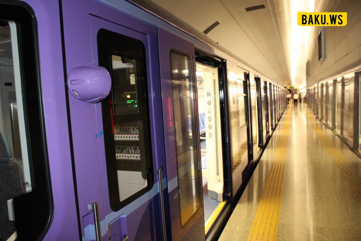 Bakı metrosunda qatarlar dayandı – Problem yaranıb