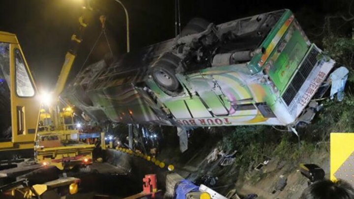 SON DƏQİQƏ: Zəvvarların olduğu avtobus qəzaya düşdü - 14 ölü var