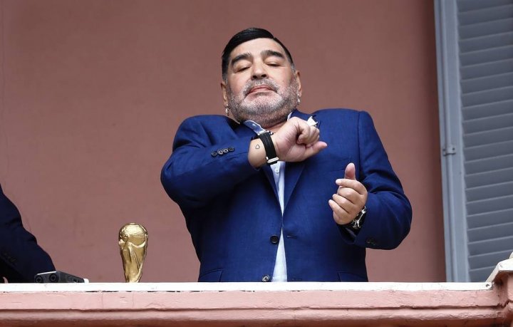 Maradona koronavirus şübhəsi ilə komandadan kənarlaşdırıldı