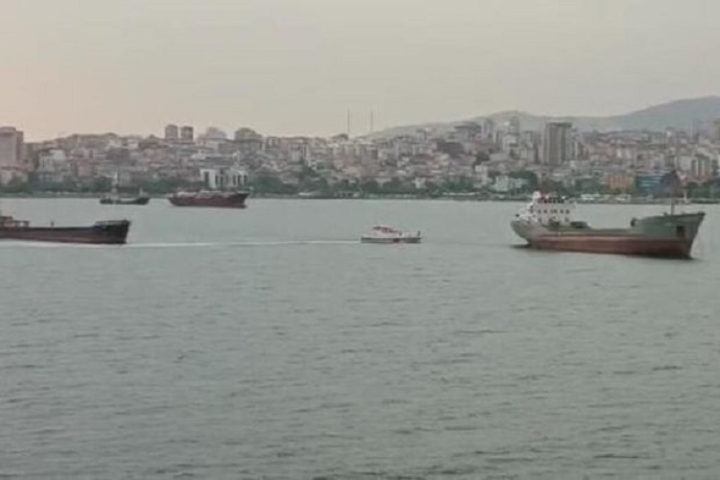 İstanbulda iki yük gəmisi toqquşub - VİDEO