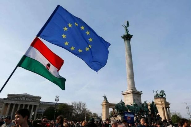 Avropa Komissiyası Macarıstana ayrılan maliyyə vəsaitini dondura bilər