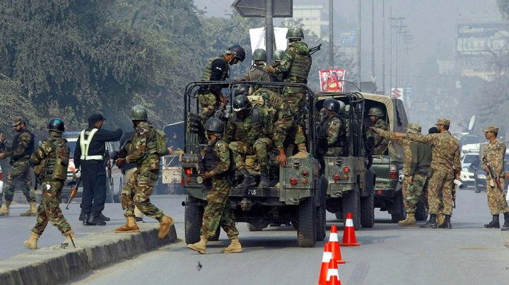 Pakistanda hərbi əməliyyat zamanı 2 əsgər, 3 terrorçu öldürülüb