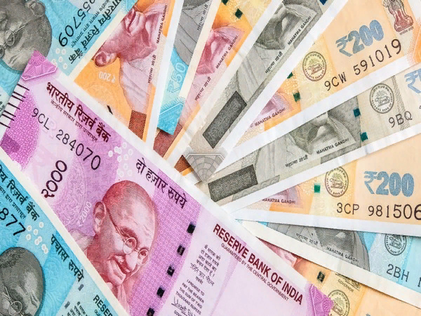 22 ölkə Hindistanda Rupi ilə ticarət etmək üçün xüsusi bank hesabları açıb