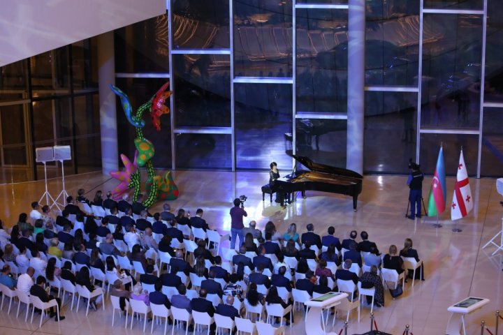 Məşhur gürcüstanlı pianoçunun Bakıda konserti olub