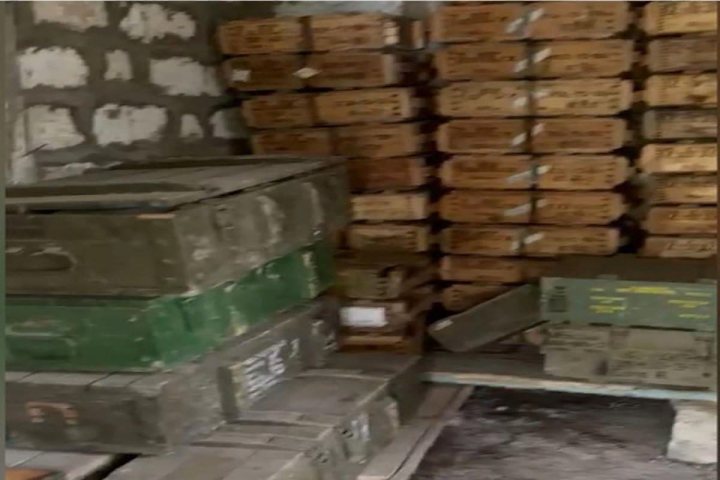 Qarabağ bölgəsində mülki təyinatlı tikililərdən silah-sursat anbarları aşkar edilir VİDEO