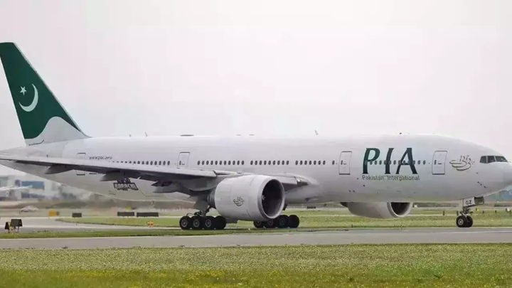Pakistan Beynəlxalq Hava Yolları seçilmiş uçuşlar həyata keçirir