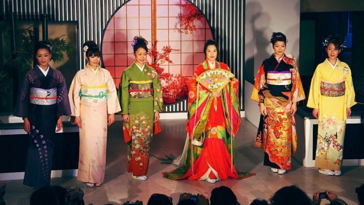 Yaponiyanın milli geyimi - kimono