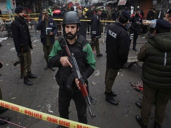 Pakistandakı terror aktı zamanı 23 polis həlak olub