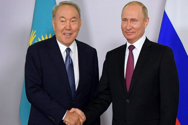 Putin Nazarbayevlə Moskvada görüşüb