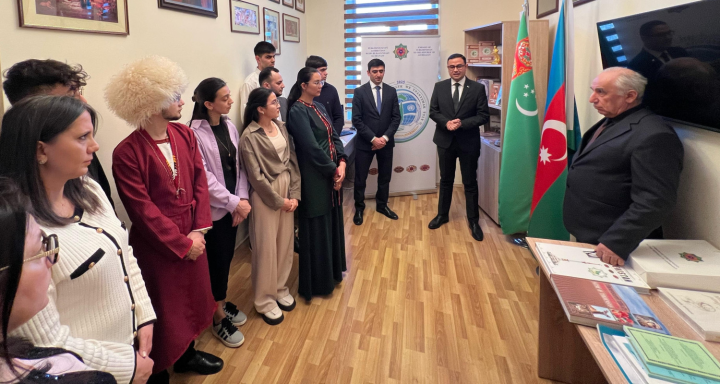 Bakıda “Maxtumkuli – Dünyanın mütəfəkkiri” kitabının təqdimatı olub