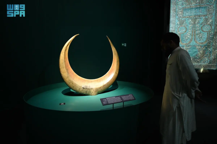 Zərli tekstil Əl-Münəvvərə İslam sənəti Biennalesindəki hissəsini bəzəyir