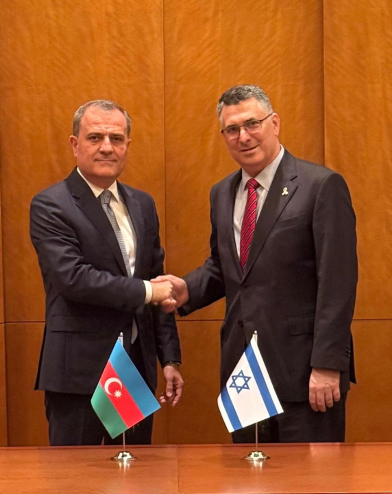 Ceyhun Bayramov israilli həmkarı ilə regional və qlobal vəziyyət müzakirə edib