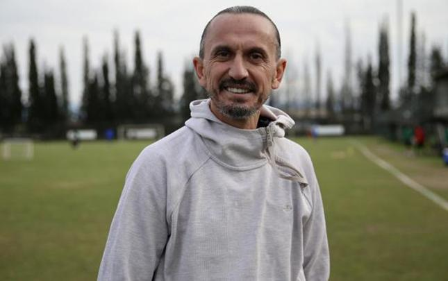 Diniyevin klubu baş məşqçi ilə vidalaşıb