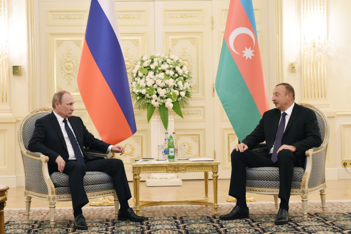 İlham Əliyev Vladimir Putini təbrik edib