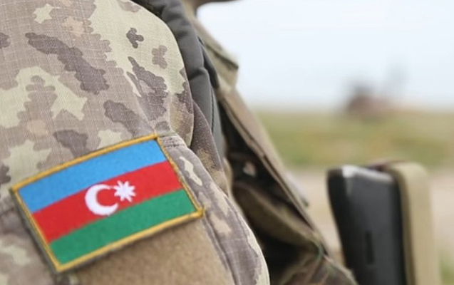 İlham Əliyev Müdafiə Nazirliyinin hərbi qulluqçularını və mülki işçilərini təltif edib