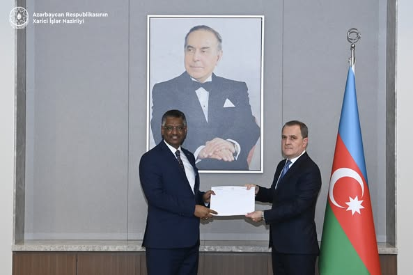 XİN başçısı Sudanın yeni səfirinin etimadnaməsini qəbul edib
