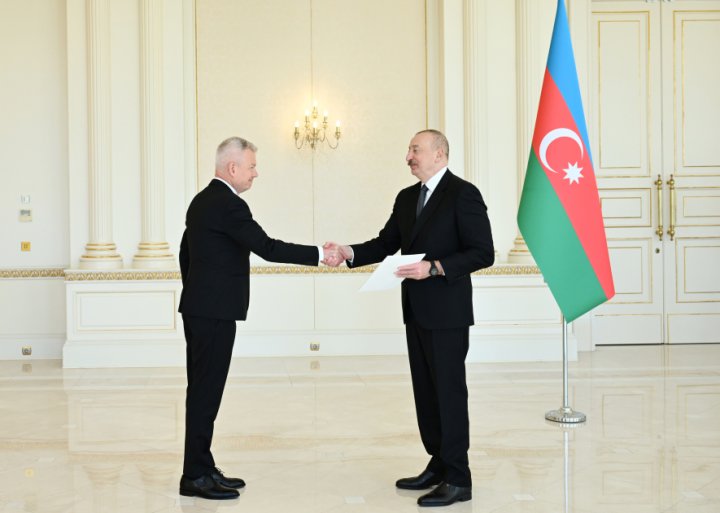 İlham Əliyev Polşanın ölkəmizdə yeni təyin olunmuş səfirinin etimadnaməsini qəbul edib