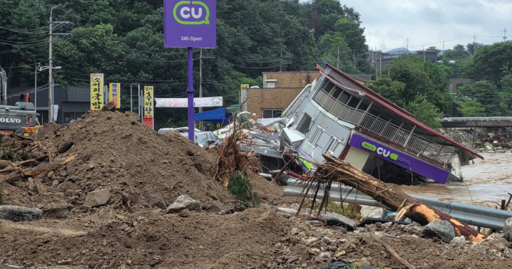 Cənubi Koreyada güclü yağışlar və torpaq sürüşmələri nəticəsində ölənlərin sayı 18-ə çatıb