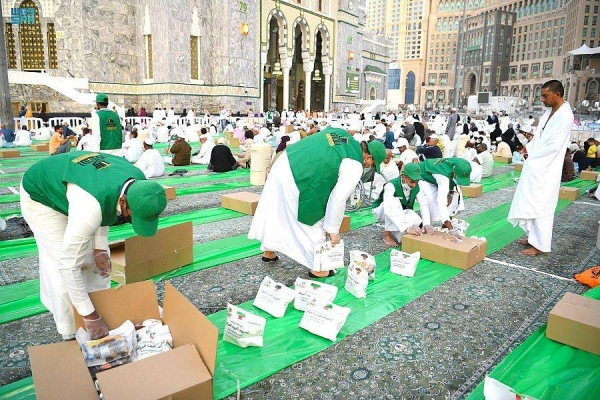 Peyğəmbər Məscidi Həcc mövsümündə 1,3 milyondan çox iftar süfrəsi verib