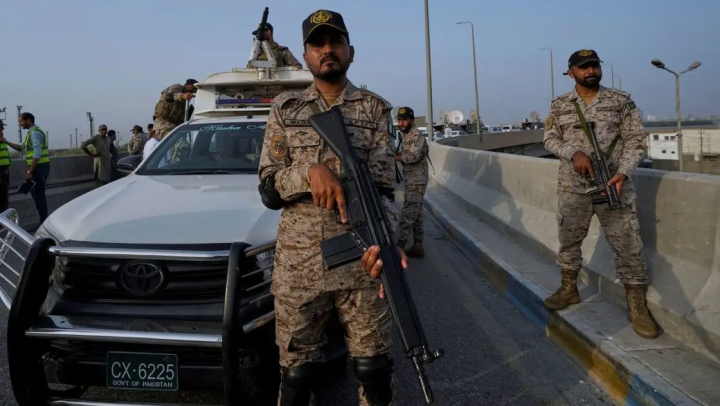 Pakistanın şimal-qərbində baş verən qarşıdurmalarda səkkiz hərbiləşdirilmiş hərbçi, dörd yaraqlı öldürülüb