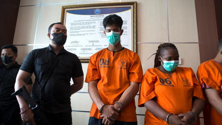 İndoneziya Bali adasına qaçaqmalçılıq yolu ilə kokain gətirən iki əcnəbini həbs edib