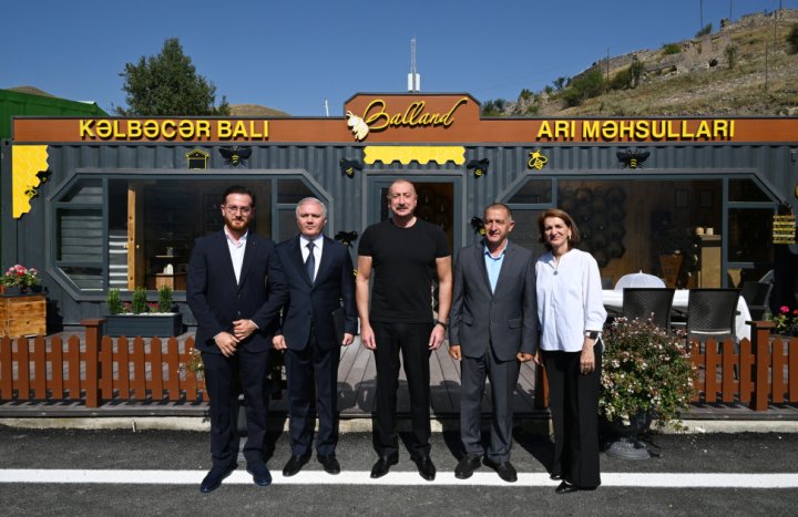 Prezident “Balland-Kəlbəcər balı, arı və arıçılıq məhsulları mağazası”nın açılışında iştirak edib