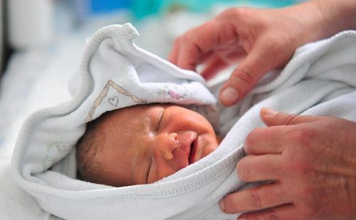 Tibbi sığorta ilə icra edilən doğuşların sayı açıqlanıb