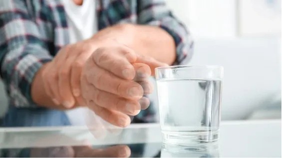 Su qəbulu və stress hormonu səviyyələri arasında gözlənilməz əlaqə