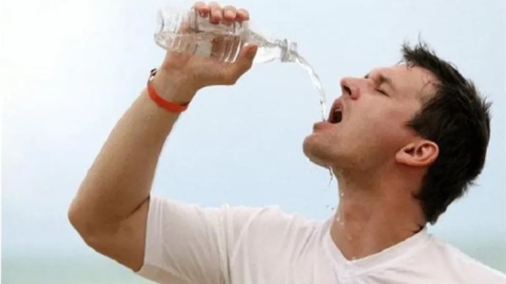 Diabetes Insipidus: Həddindən artıq susuzluğa səbəb olan nadir bir vəziyyət