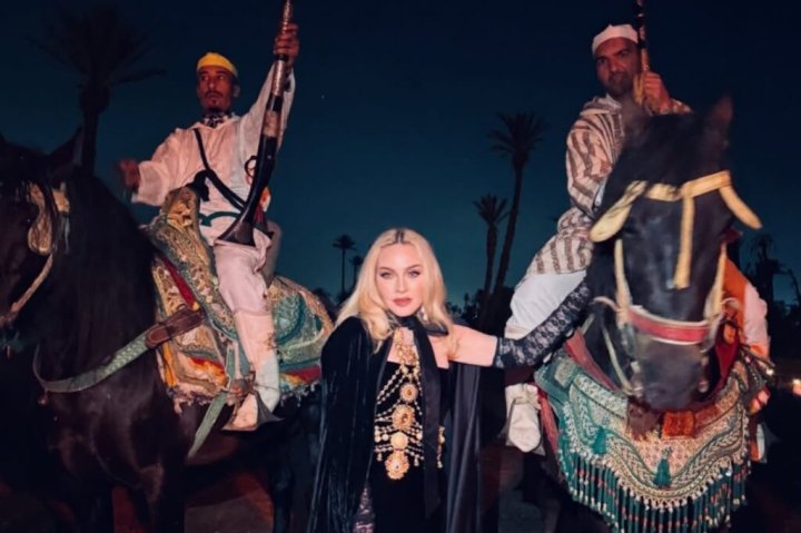 Madonna ailə tətili zamanı Mərakeşin zəngin irsindən zövq alıb