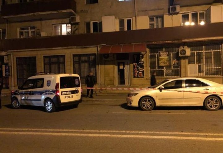 Bakıda metro yaxınlığında qan töküldü: Orta yaşlı qadın öldürüldü - VİDEO