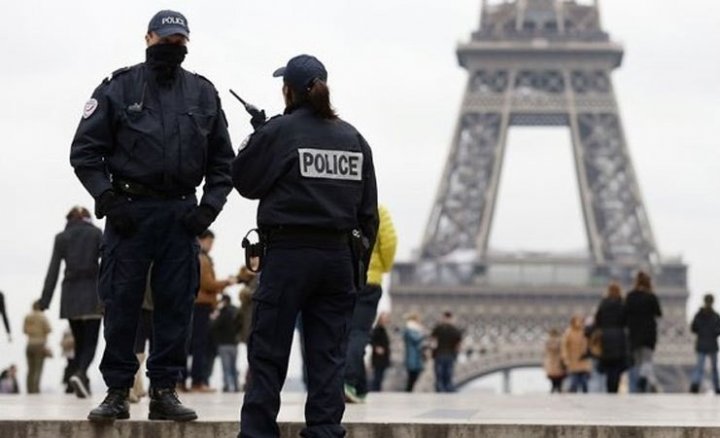 Fransa polisi küçədə gecələyən 21 azərbaycanlını saxlayıb