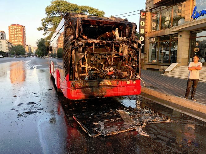 SON DƏQİQƏ: "Baku Bus"-un avtobusu yandı...