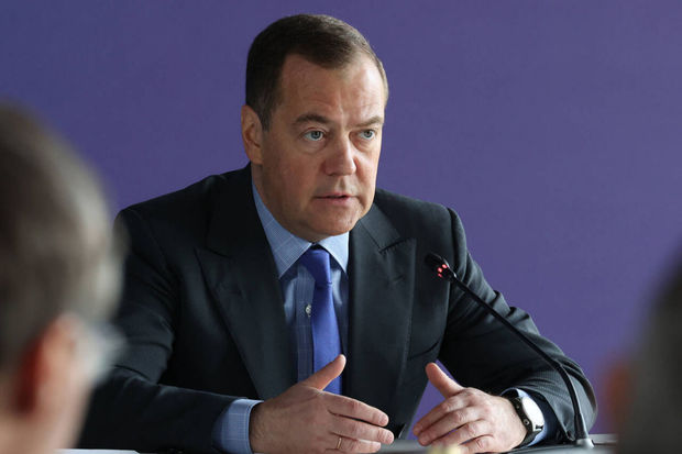 Medvedev Makronu sərt tənqid etdi: “Ayıb olsun, cənab Prezident!”