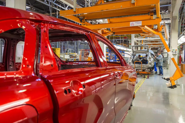 Rusiyada minik avtomobillərinin istehsalı 72% azalıb