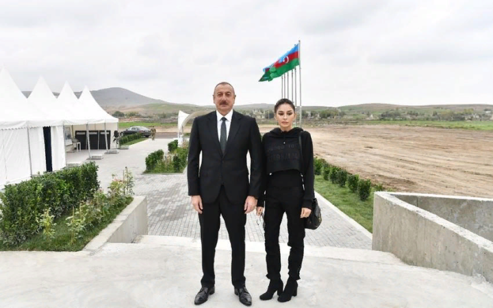 İlham Əliyev və Mehriban Əliyeva “The Ritz-Carlton Baku” otelinin açılışında iştirak edib