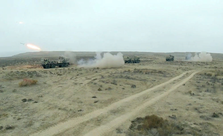 Raket və Artilleriya Qoşunlarında döyüş atışlı təlim keçirilir