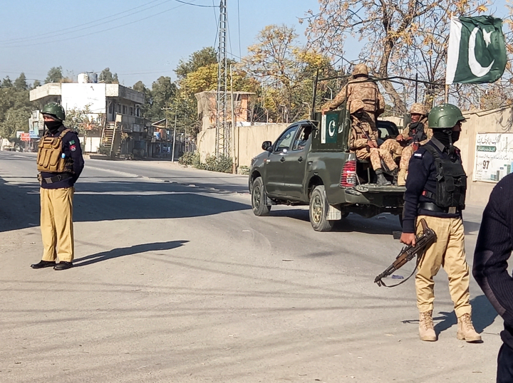 Pakistanda iki silahlı qruplaşma arasında toqquşma olub