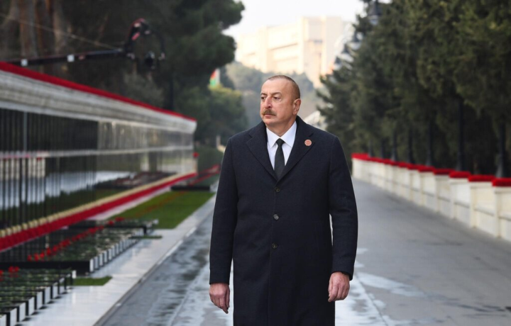 Prezident İlham Əliyev Şəhidlər Xiyabanını ziyarət edib