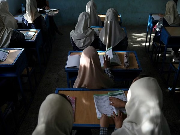 HRW "Taliban"ı qızların təhsil hüququnu pozmağa son qoymağa çağırır