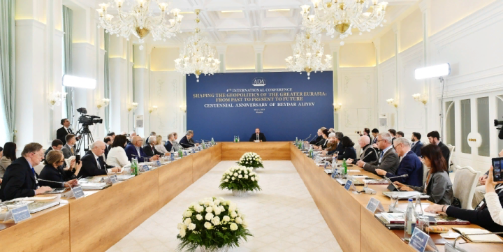 Prezident İlham Əliyev Şuşada keçirilən beynəlxalq konfransda iştirak edir