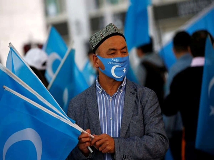 Çin uyğurları Qurana sahib olduqlarına görə "şiddətli ekstremistlər" elan edib