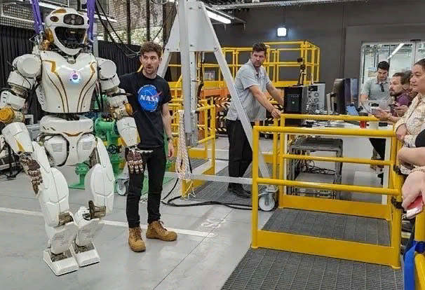 “NASA” insanabənzər astronavt robotunun sınaqlarına başlayır