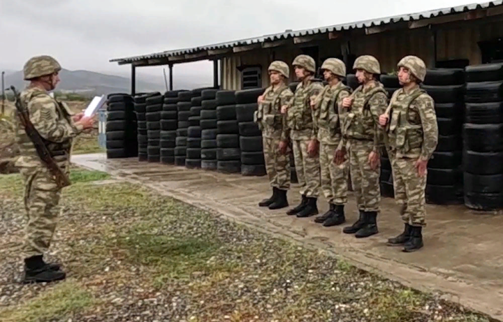 Müdafiə Nazirliyi döyüş növbətçiliyi və təminat barədə görüntülər yayıb