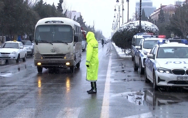 Baş DYP İdarəsindən qarlı havalarla bağlı sürücülərə müraciət