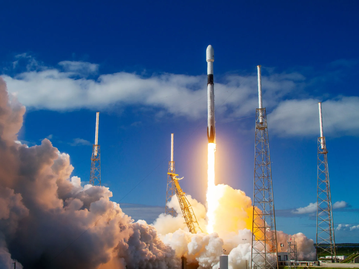“SpaceX” kosmosa daha 22 internet-peyk çıxarıb